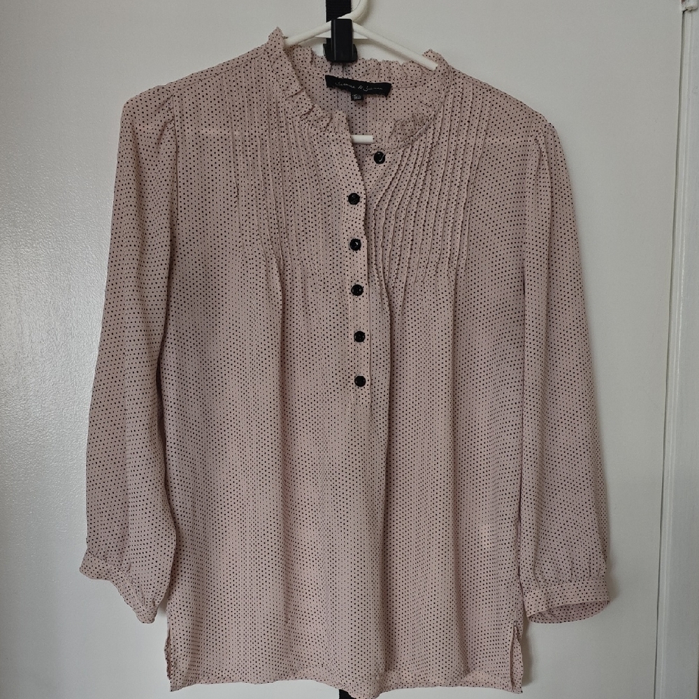 Chic Button-Up Blouse in Soft Pink